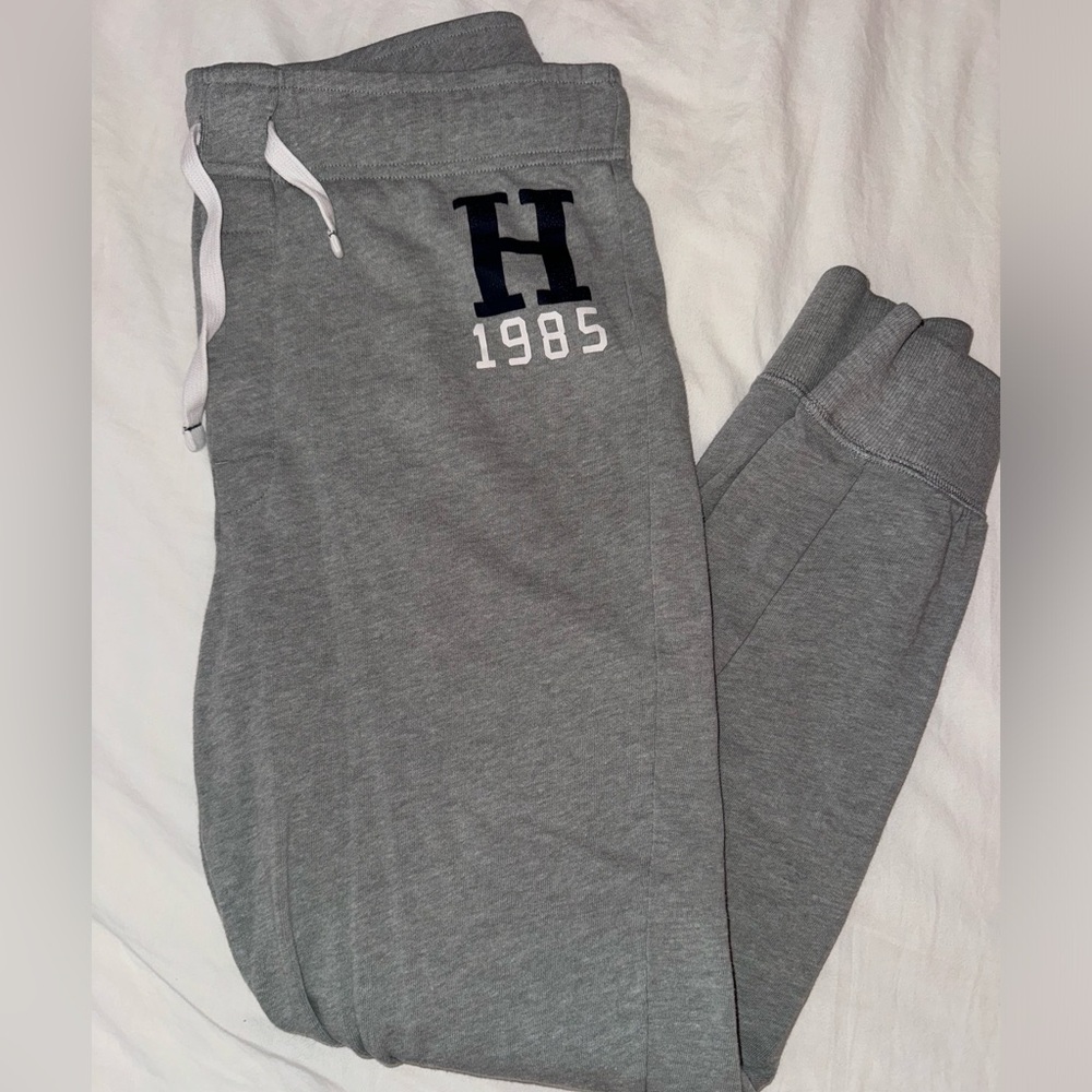 Grey Tommy Hilfiger Sweatpants. Size M